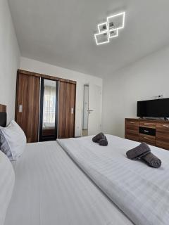 Coresi Mall Luxury Apartment - 9