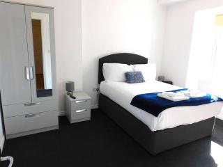 No 9 - Modern 3 Bedroom Apartment in Lanark Town Centre - Lanark - 4