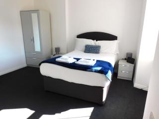 No 9 - Modern 3 Bedroom Apartment in Lanark Town Centre - Lanark - 3