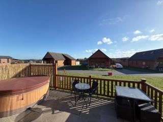 Eden Lodge-Tranquil-Hot Tub-Fishing-7m to Beach - Garton - 7
