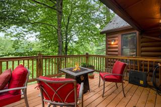 Millstone Haven - Pet Friendly Creekside Retreat - Secluded Cabin, Game Room, Hot Tub, Creek Views, Pet-Friendly - Blue Ridge, G - 4
