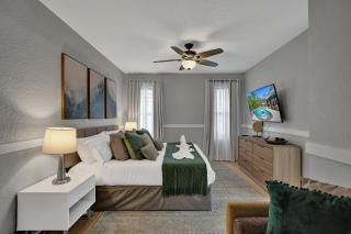 Modern Chic 7-BR w Amazing Pool Gameroom - 3