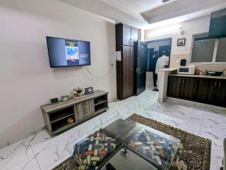 Luxury 1 Bed Apartment in E11 Islamabad - Islamabad - 2