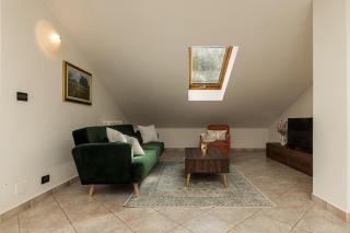 Kejani attic apt Scenic Views, Lux bath, Fast Wi-fi - 4