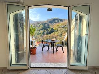 Kejani attic apt Scenic Views, Lux bath, Fast Wi-fi - Segno - 9