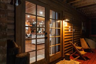 Twins Red Cabin Escape - 2