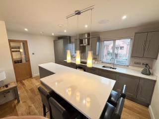 Marine Wharf 2 Bed Apartment - Hull - 8