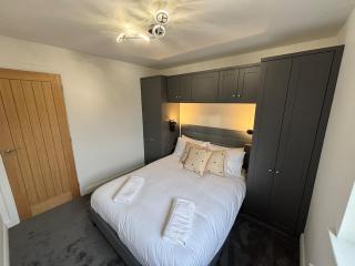 Marine Wharf 2 Bed Apartment - Hull - 6