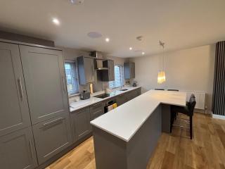 Marine Wharf 2 Bed Apartment - Hull - 3