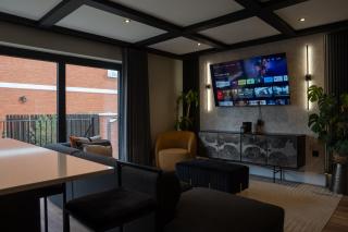 Stylish 3BDR House By Torr Property Group Short Lets & Serviced Accommodation With Private Garden & Free Parking Worcester - 9