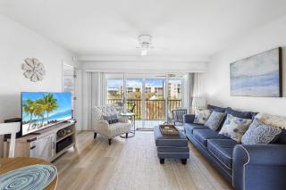 Coastal condo just a short walk away from the beach - 9