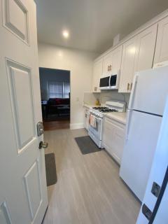 4 Berkeley Furnished Apartment - 2 Beds Laundry and Parking - 1