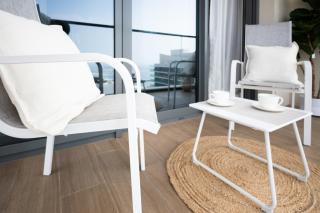 Seafront-side apartment with beach access, pool, gym, high floor - 7