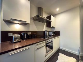 2BR Apartment - Manchester City Centre - Balcony - 8