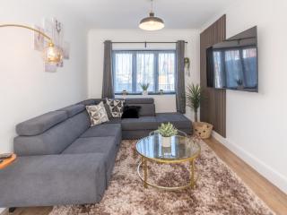 Hawkwell Hideaway Large 4 bedroom Home Hockley - Pass the Keys -  - 5