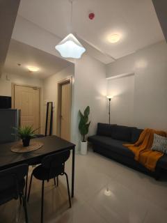 Cozy Hmlet Manila, Near Poblacion Makati Nightlife, Free Pool & Gym Access - Manila - 2