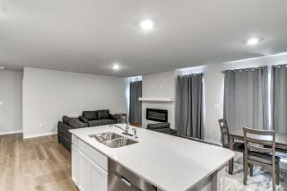 1 Mi to Golf Quiet Waukee Home with Fireplace! - Waukee - 4