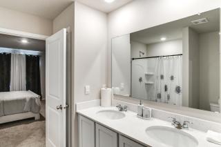 1 Mi to Golf Quiet Waukee Home with Fireplace! - Waukee - 1
