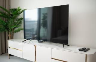 Seafront-side apartment with beach access, pool, gym, high floor - 3