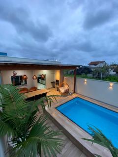 Casa com piscina aquecida a 300m da praia - 0