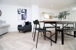 Treorchy Terrace Grand Villa In Stunning Rhondda Valley By StayStaycations - Treorky - 4