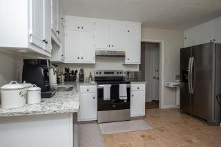 4BR Cozy Family Retreat Near Mall of GA, Near Lake Lanier - Sleeps 10 - Suwanee - 4