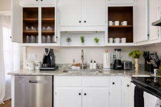 4BR Cozy Family Retreat Near Mall of GA, Near Lake Lanier - Sleeps 10 - Suwanee - 8