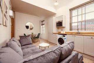 Luxury Apt Near LGI Hospital Super King Bed, Free Secure Parking - Leeds - 5