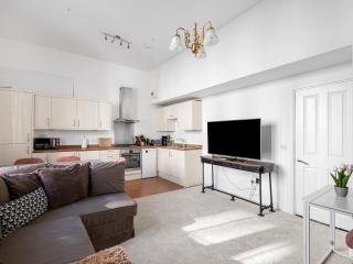Stylish Open-Plan Living Gem in Victoria Pass the Keys - Londra - 5