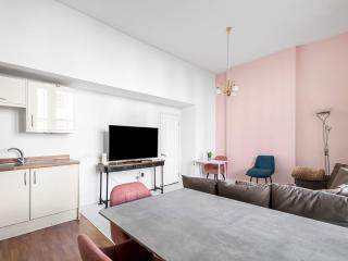 Stylish Open-Plan Living Gem in Victoria Pass the Keys - Londra - 3