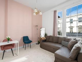 Stylish Open-Plan Living Gem in Victoria Pass the Keys - Londra - 2