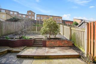 Yasmin's Townhouse - Sleeps upto 10, great for groups with FREE Parking - Hosted by Stay Host Save - 7