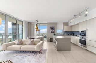 ONE OF A KIND 3 BEDROOM APARTMENT with WRAPAROUND BALCONY - Hollywood - 0
