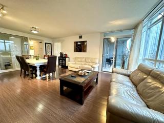 Spacious 2Bdrms & 2Baths with 3 real beds - 0