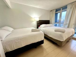 Spacious 2Bdrms & 2Baths with 3 real beds - 9