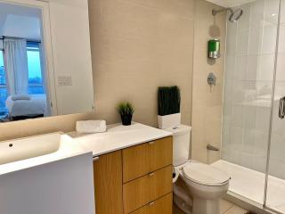 Spacious 2Bdrms & 2Baths with 3 real beds - 7