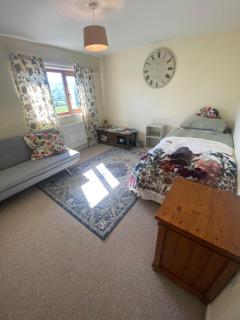 4 beds, private parking, gr fl bedroom & shower WC - Wensley - 6