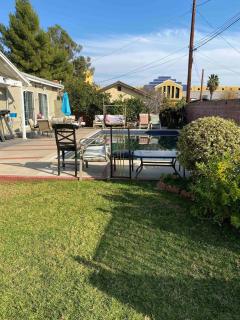 Pool Front Romantic Getaway withPrivate Entry - 5