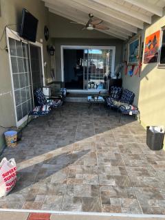 Pool Front Romantic Getaway withPrivate Entry - North Hills - 3