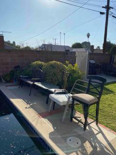 Pool Front Romantic Getaway withPrivate Entry - 7