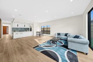 Charming Deanside Home with Cosy Vibes - Caroline Springs - 4
