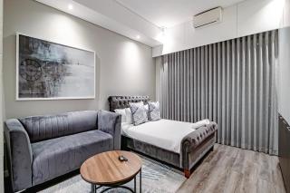 The Luxe Menlyn Penthouse & Apartment - 8
