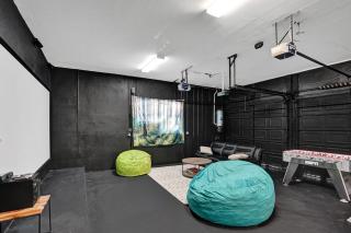 Luxurious Estate 8BR w Heated POOL & GAMEROOM - 24 Guests - 4