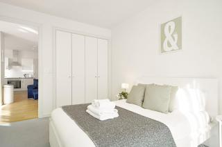 Stunning Flat with Large Balcony overlooking River by CTO Serviced Apartments - Londra - 9