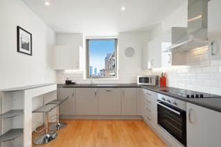 Stunning Flat with Large Balcony overlooking River by CTO Serviced Apartments - Londra - 8