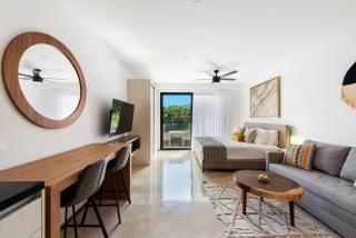 Modern & Cozy Studio with Rooftop Pool & Gym - 2