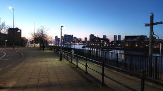 Top Floor Quays Apartment - Near City Centre & Media City - Manchester - 9