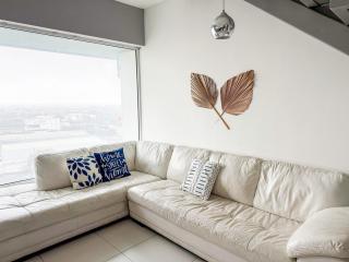 Penthouse w/ Terrace, Grill & City Views, mty 10 - 4
