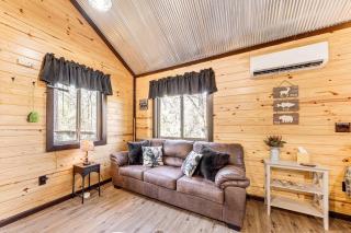 Bluebird Treehouse Near Kiamichi Mtns with Hot Tub - 7