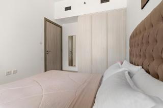 Stylish 1BR In Zada Tower With Pool Views - 6